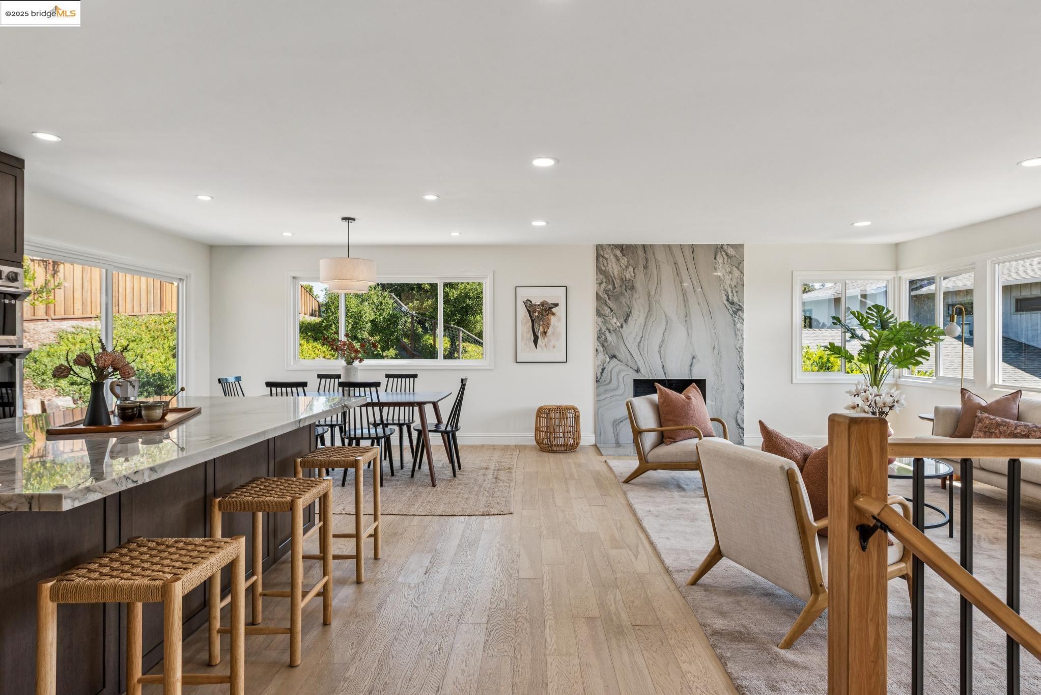 Detail Gallery Image 5 of 54 For 9 Yarmouth Ct, Oakland,  CA 94619 - 4 Beds | 3 Baths