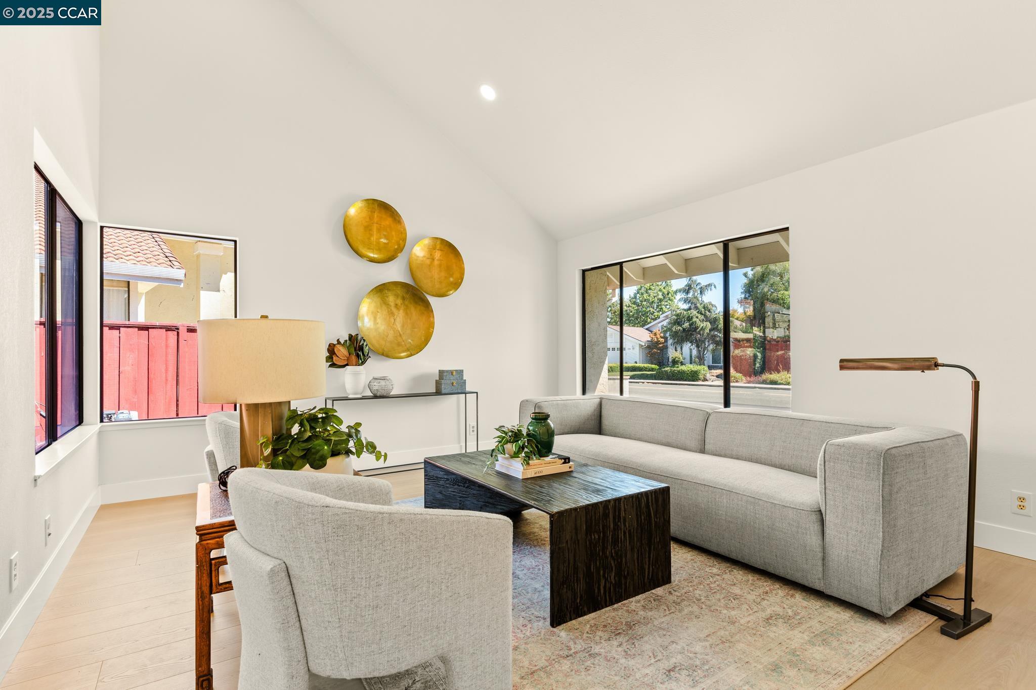 Detail Gallery Image 2 of 59 For 32945 Regents Blvd, Union City,  CA 94587 - 4 Beds | 2/1 Baths