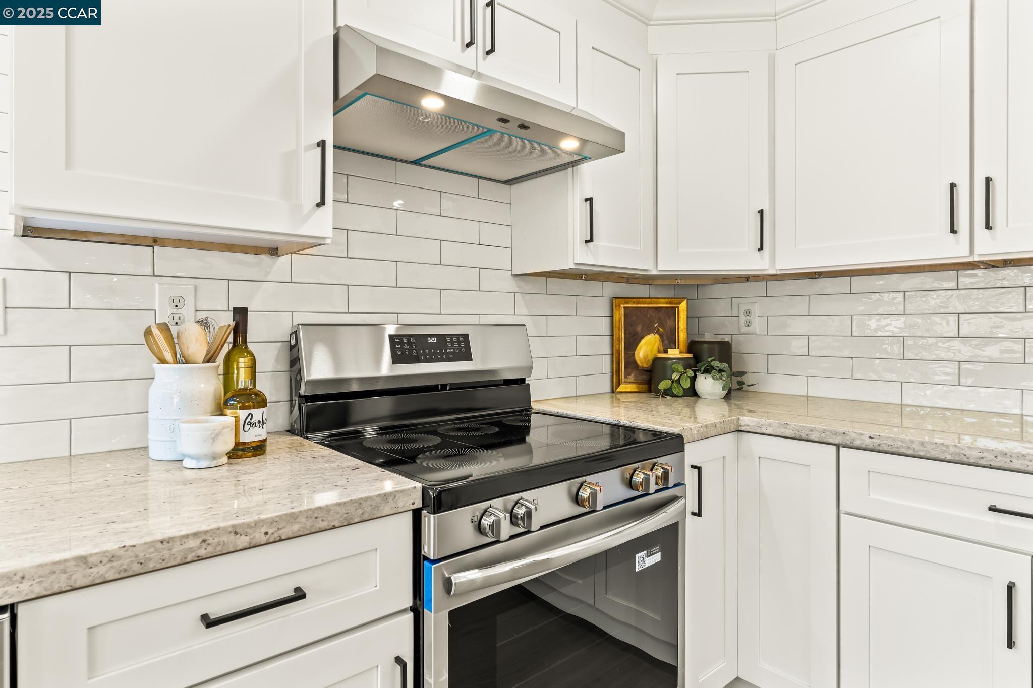 Detail Gallery Image 12 of 59 For 32945 Regents Blvd, Union City,  CA 94587 - 4 Beds | 2/1 Baths