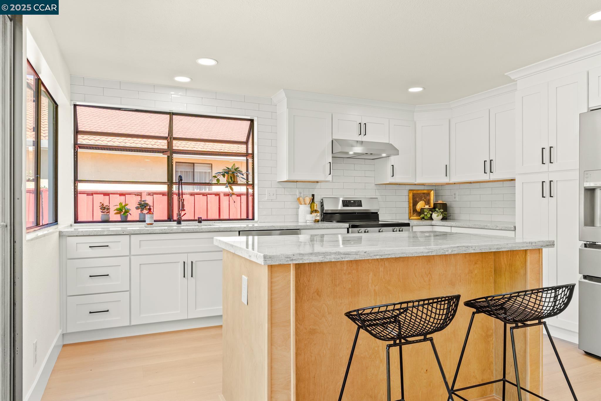 Detail Gallery Image 14 of 59 For 32945 Regents Blvd, Union City,  CA 94587 - 4 Beds | 2/1 Baths