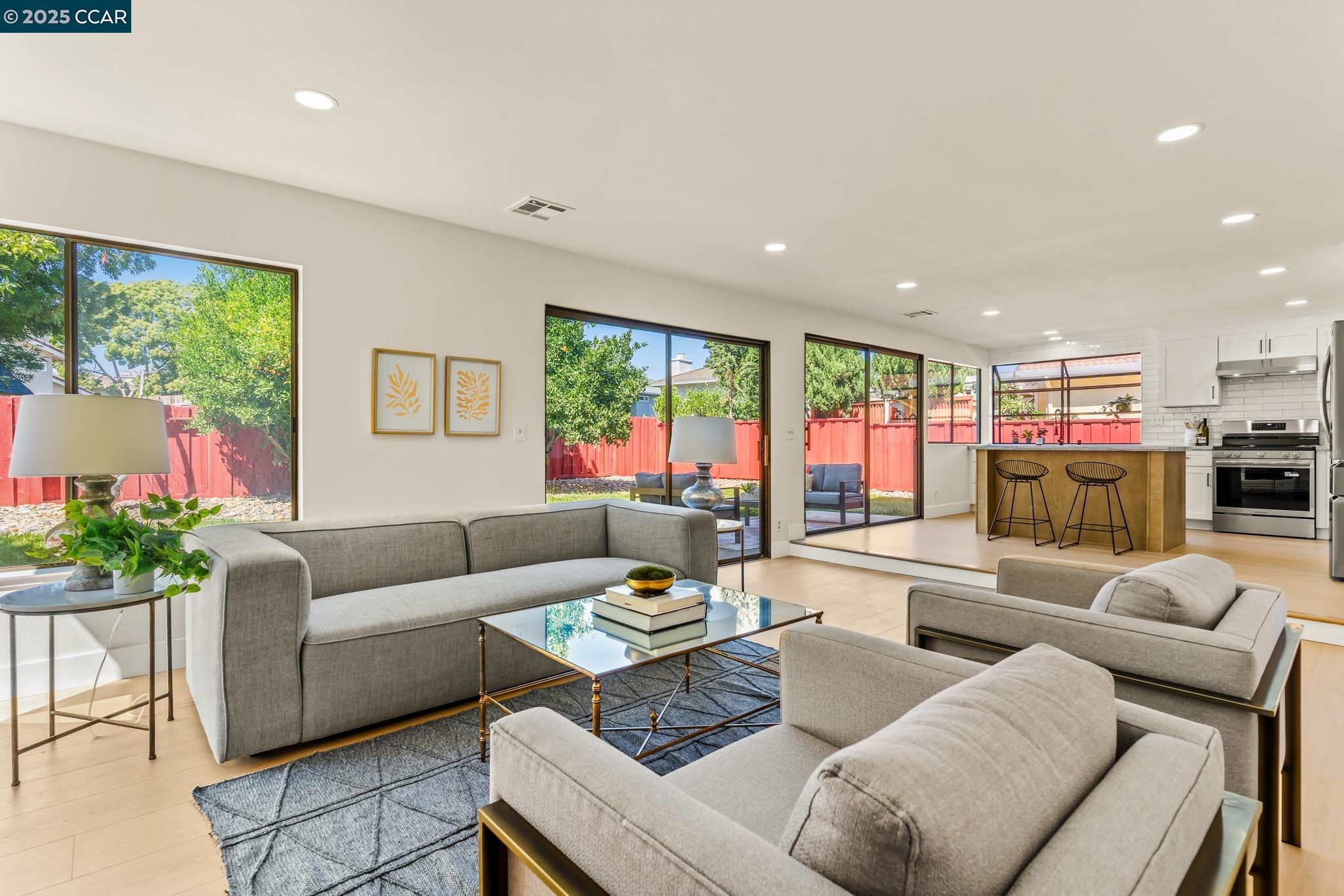 Detail Gallery Image 18 of 59 For 32945 Regents Blvd, Union City,  CA 94587 - 4 Beds | 2/1 Baths