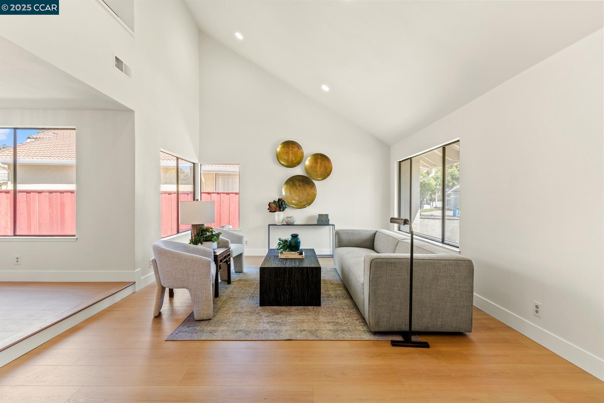 Detail Gallery Image 4 of 59 For 32945 Regents Blvd, Union City,  CA 94587 - 4 Beds | 2/1 Baths
