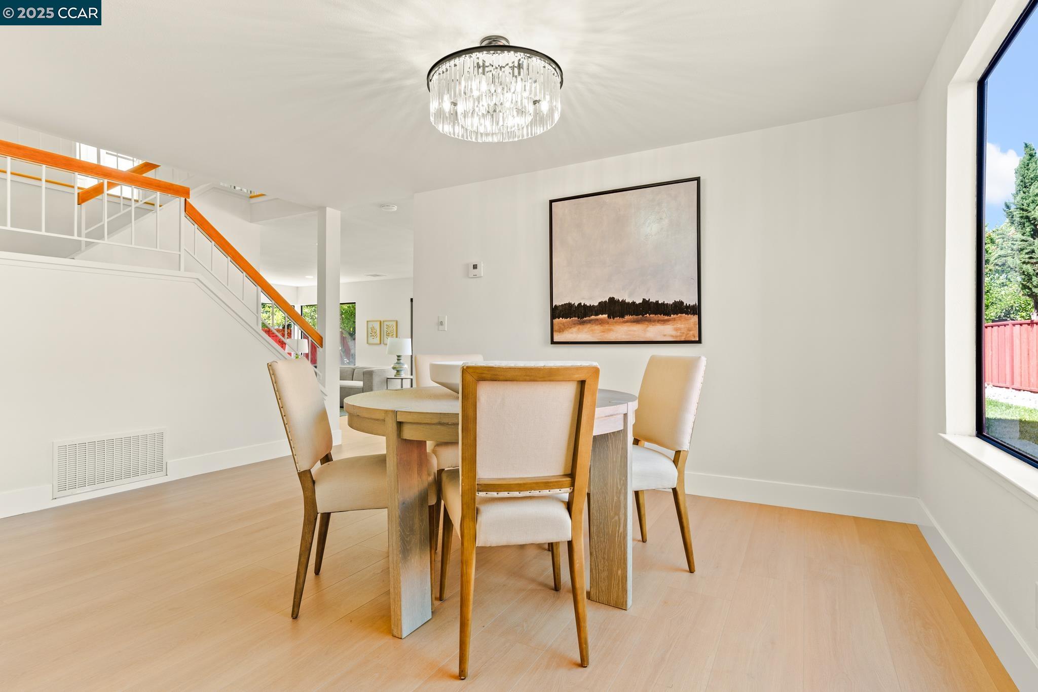 Detail Gallery Image 7 of 59 For 32945 Regents Blvd, Union City,  CA 94587 - 4 Beds | 2/1 Baths