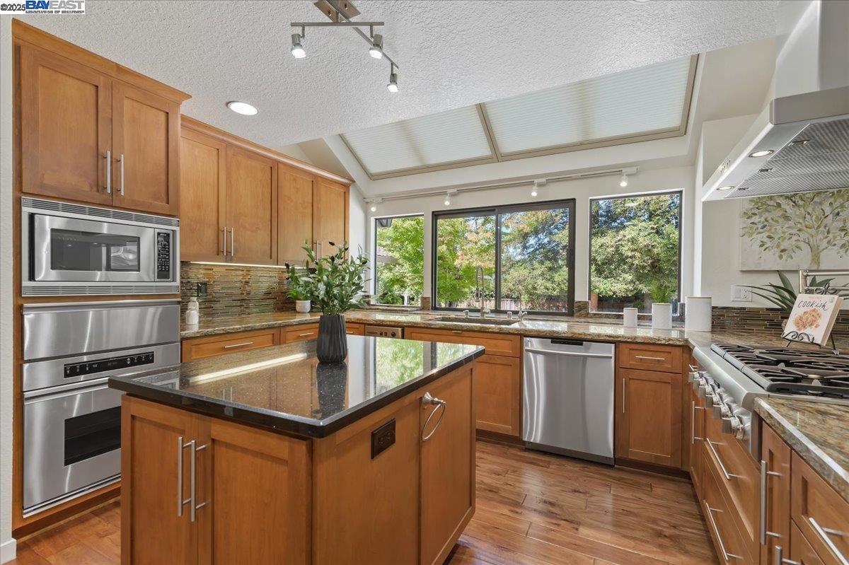 Detail Gallery Image 12 of 51 For 578 Regulus Rd, Livermore,  CA 94550 - 4 Beds | 3 Baths