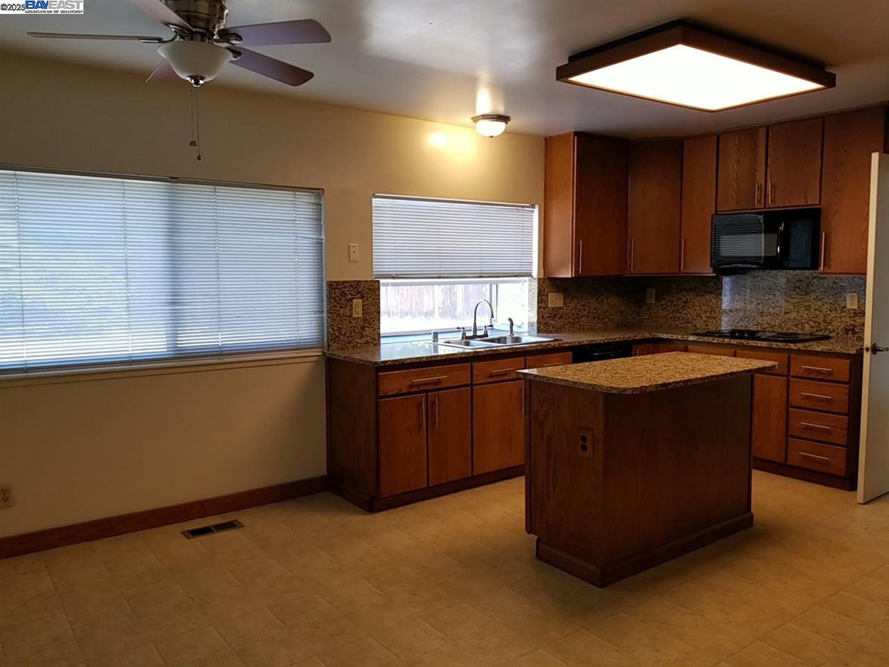 Detail Gallery Image 7 of 31 For 3181 Camdon Ct, Pleasanton,  CA 94588-3514 - 4 Beds | 3 Baths