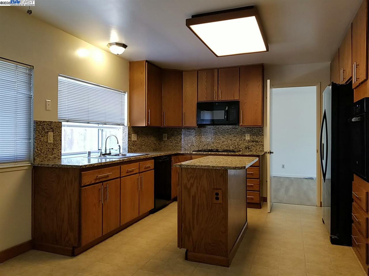 Detail Gallery Image 9 of 31 For 3181 Camdon Ct, Pleasanton,  CA 94588-3514 - 4 Beds | 3 Baths