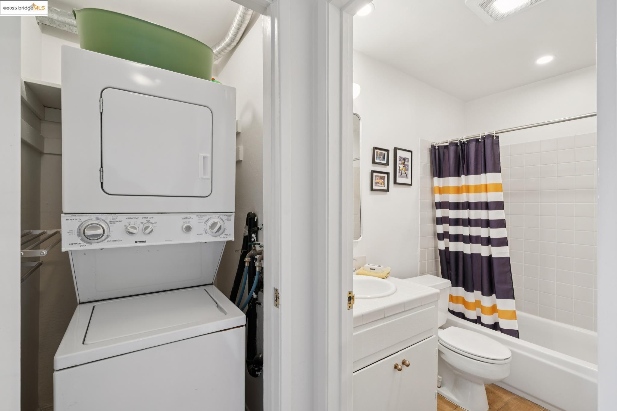 Detail Gallery Image 16 of 20 For 2 Panoramic Way #105,  Berkeley,  CA 94704 - 2 Beds | 1 Baths