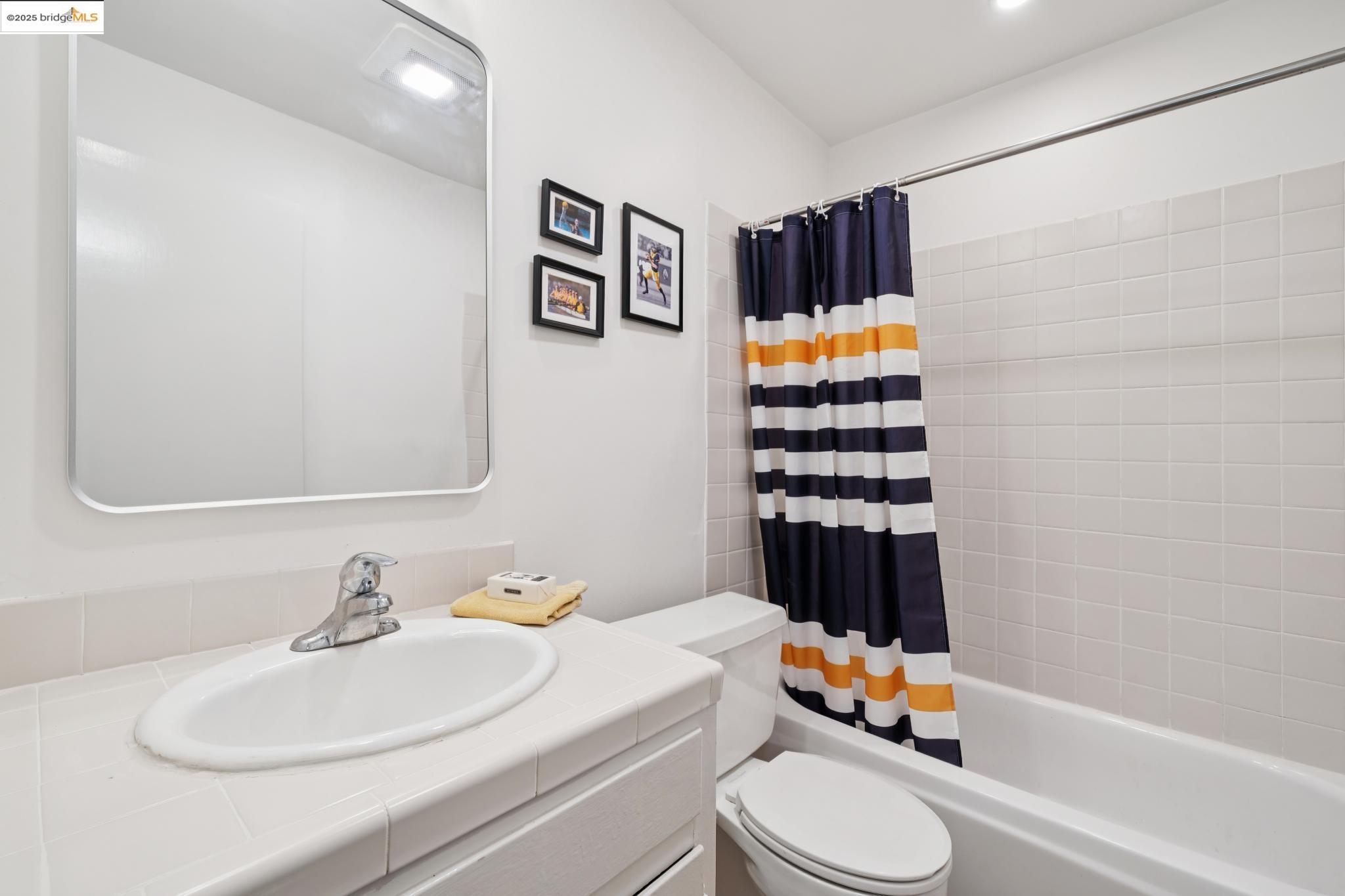 Detail Gallery Image 15 of 21 For 2 Panoramic Way #105,  Berkeley,  CA 94704 - 2 Beds | 1 Baths