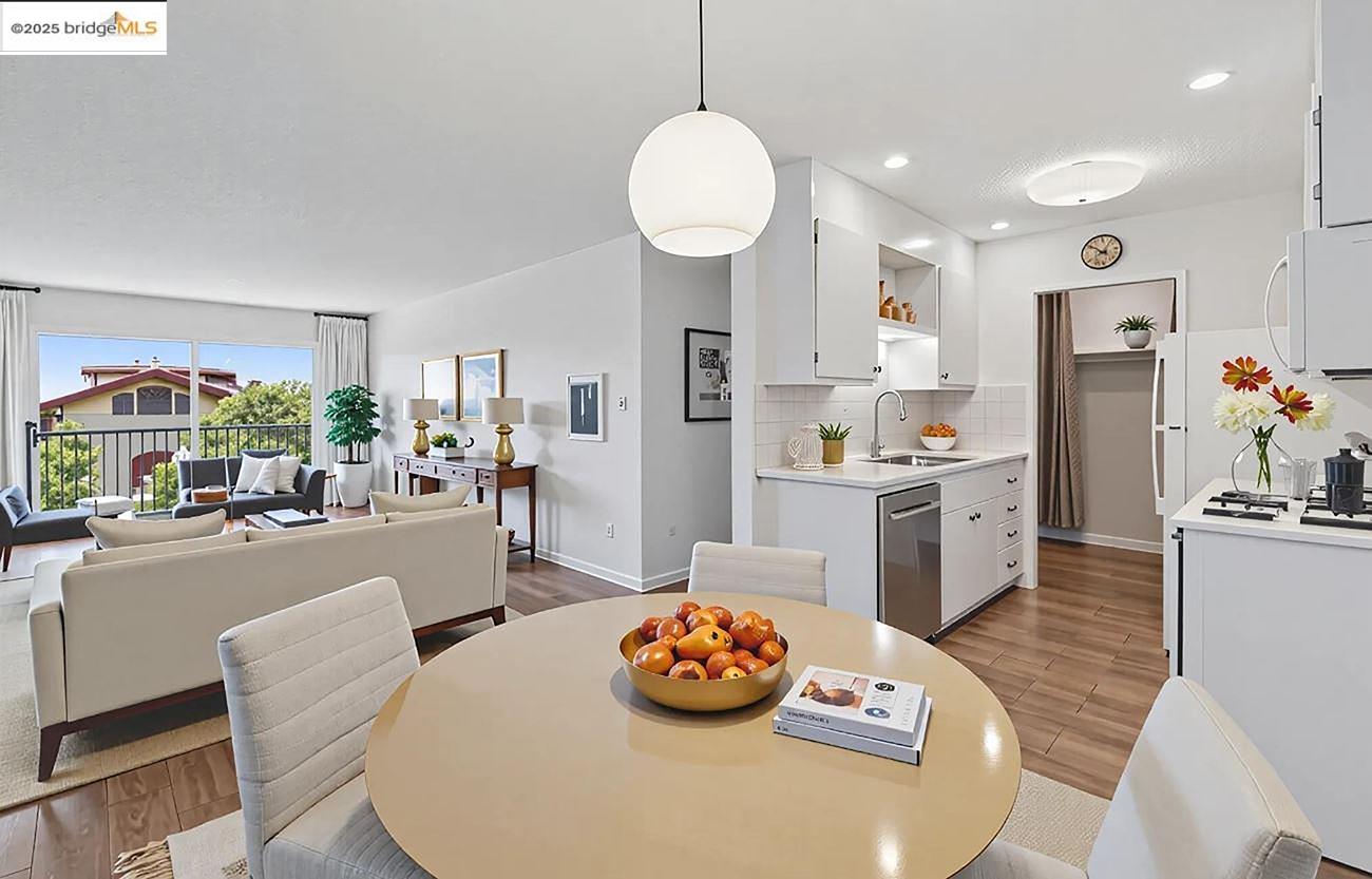 Detail Gallery Image 5 of 20 For 2 Panoramic Way #105,  Berkeley,  CA 94704 - 2 Beds | 1 Baths