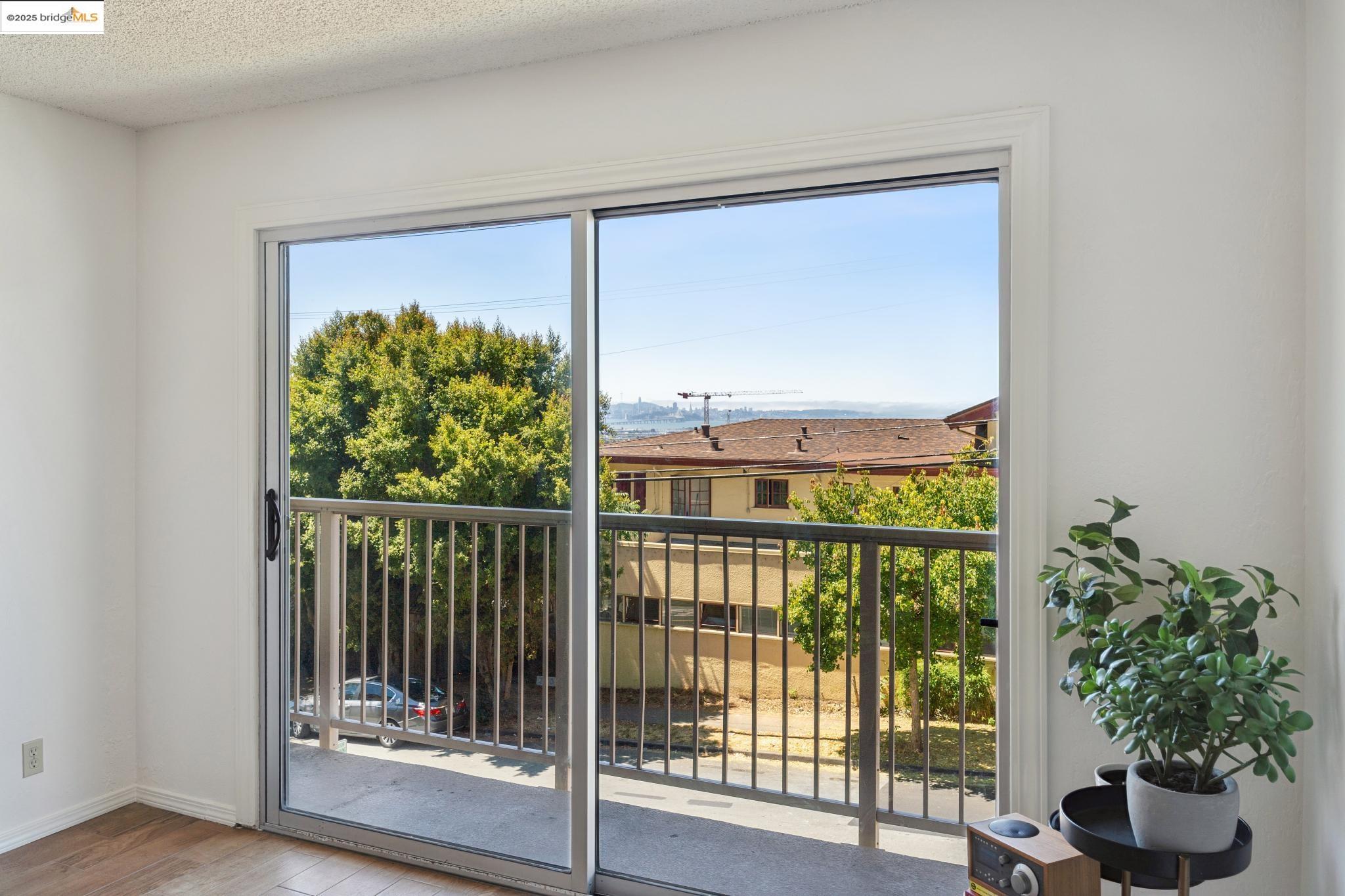 Detail Gallery Image 10 of 20 For 2 Panoramic Way #105,  Berkeley,  CA 94704 - 2 Beds | 1 Baths