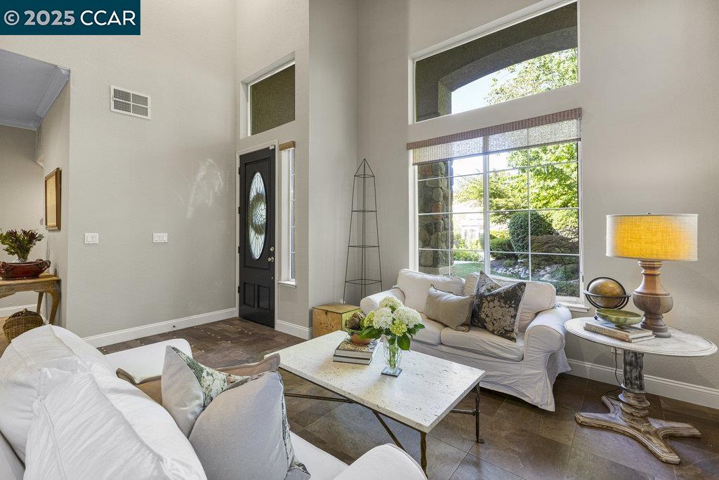 Detail Gallery Image 12 of 59 For 82 Bear Place, Clayton,  CA 94517 - 5 Beds | 3 Baths