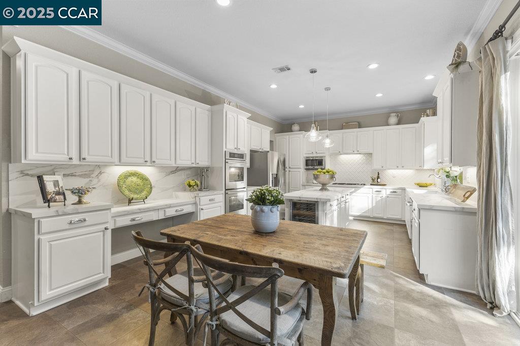 Detail Gallery Image 17 of 59 For 82 Bear Place, Clayton,  CA 94517 - 5 Beds | 3 Baths
