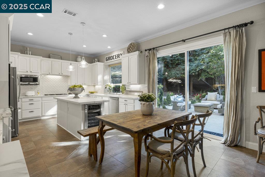 Detail Gallery Image 18 of 59 For 82 Bear Place, Clayton,  CA 94517 - 5 Beds | 3 Baths