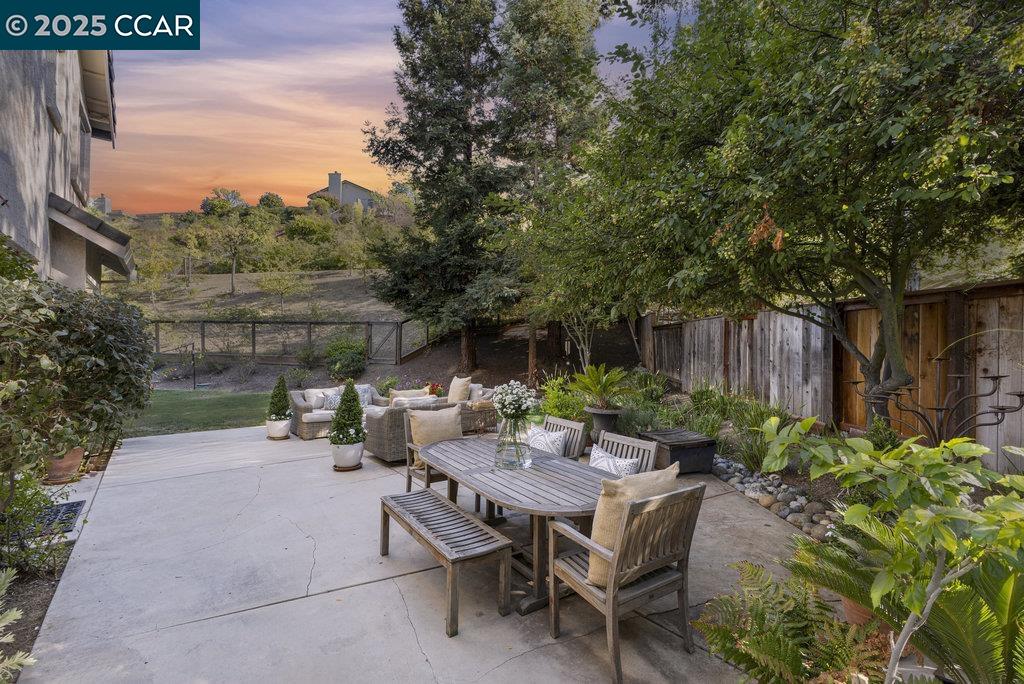 Detail Gallery Image 4 of 59 For 82 Bear Place, Clayton,  CA 94517 - 5 Beds | 3 Baths