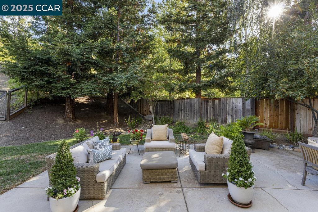 Detail Gallery Image 5 of 59 For 82 Bear Place, Clayton,  CA 94517 - 5 Beds | 3 Baths