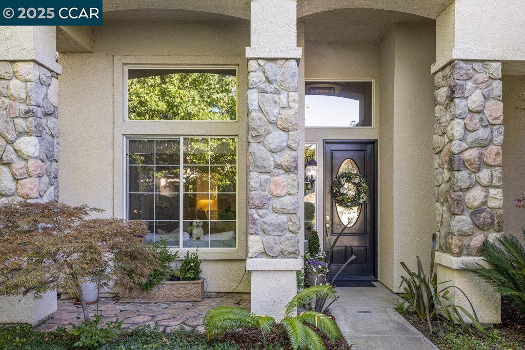Detail Gallery Image 8 of 59 For 82 Bear Place, Clayton,  CA 94517 - 5 Beds | 3 Baths