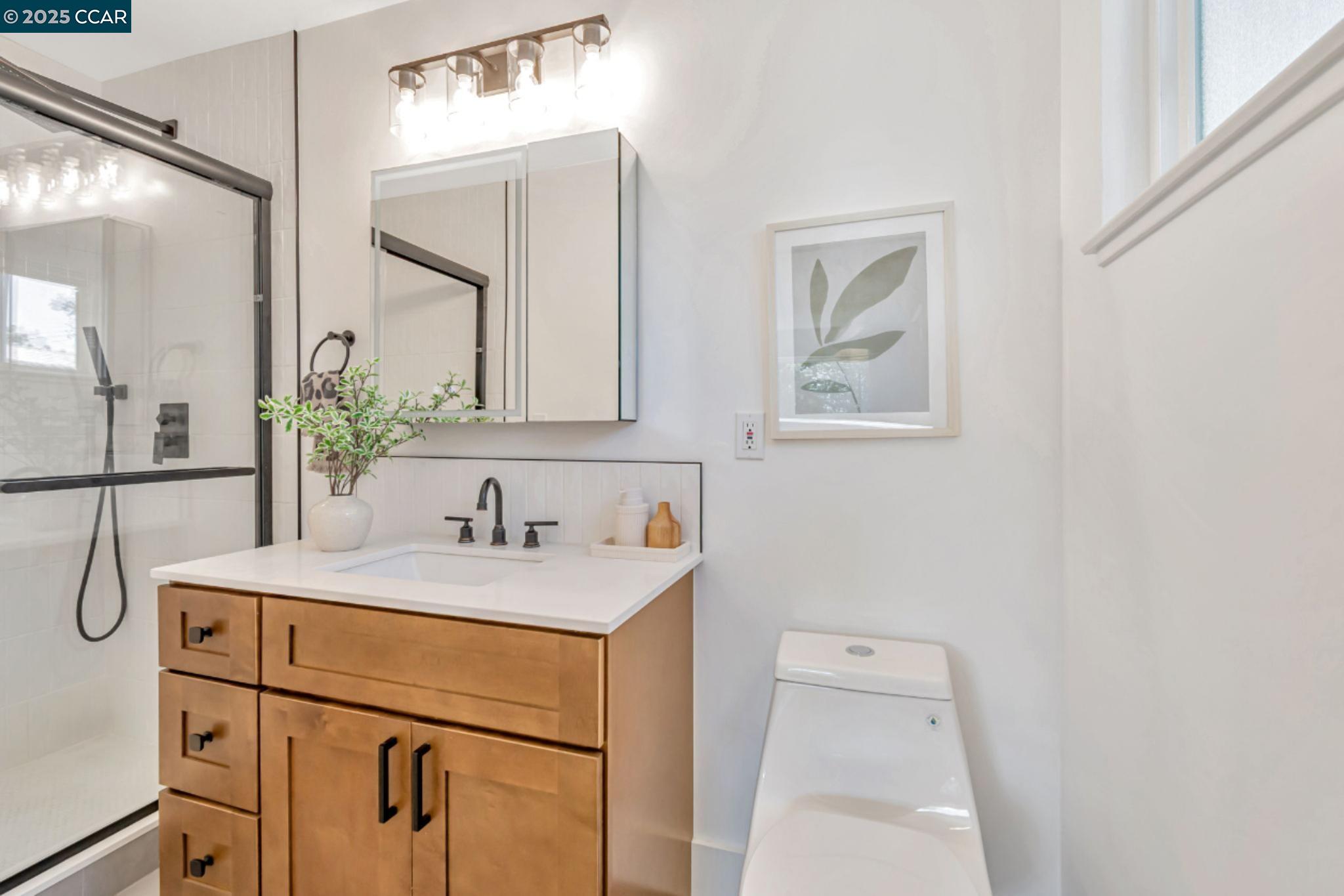 Detail Gallery Image 26 of 34 For 3620 Harbor View Ave, Oakland,  CA 94619 - 3 Beds | 2 Baths