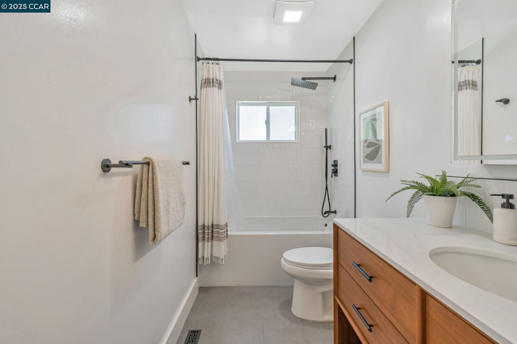 Detail Gallery Image 27 of 34 For 3620 Harbor View Ave, Oakland,  CA 94619 - 3 Beds | 2 Baths