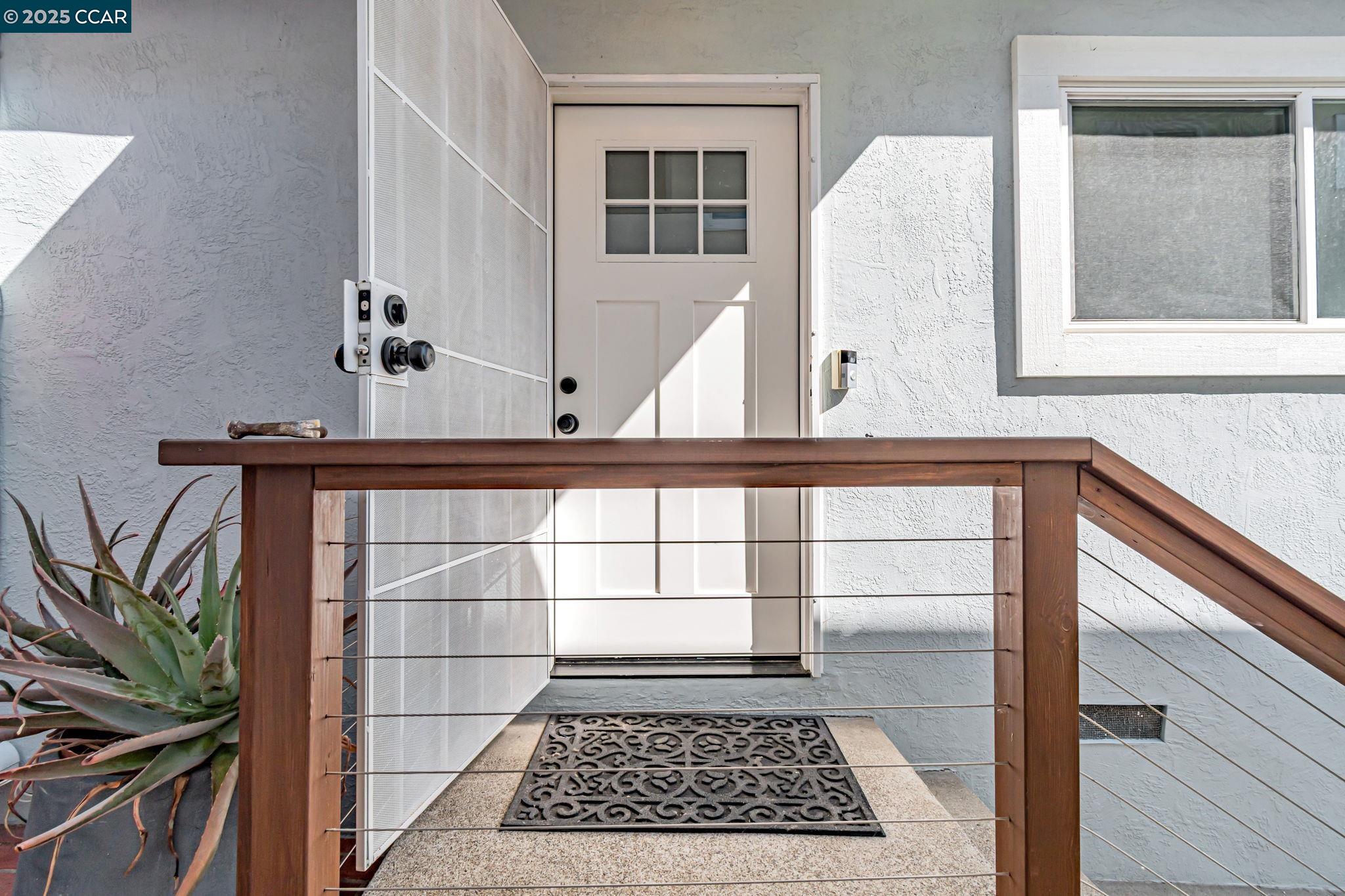 Detail Gallery Image 4 of 34 For 3620 Harbor View Ave, Oakland,  CA 94619 - 3 Beds | 2 Baths