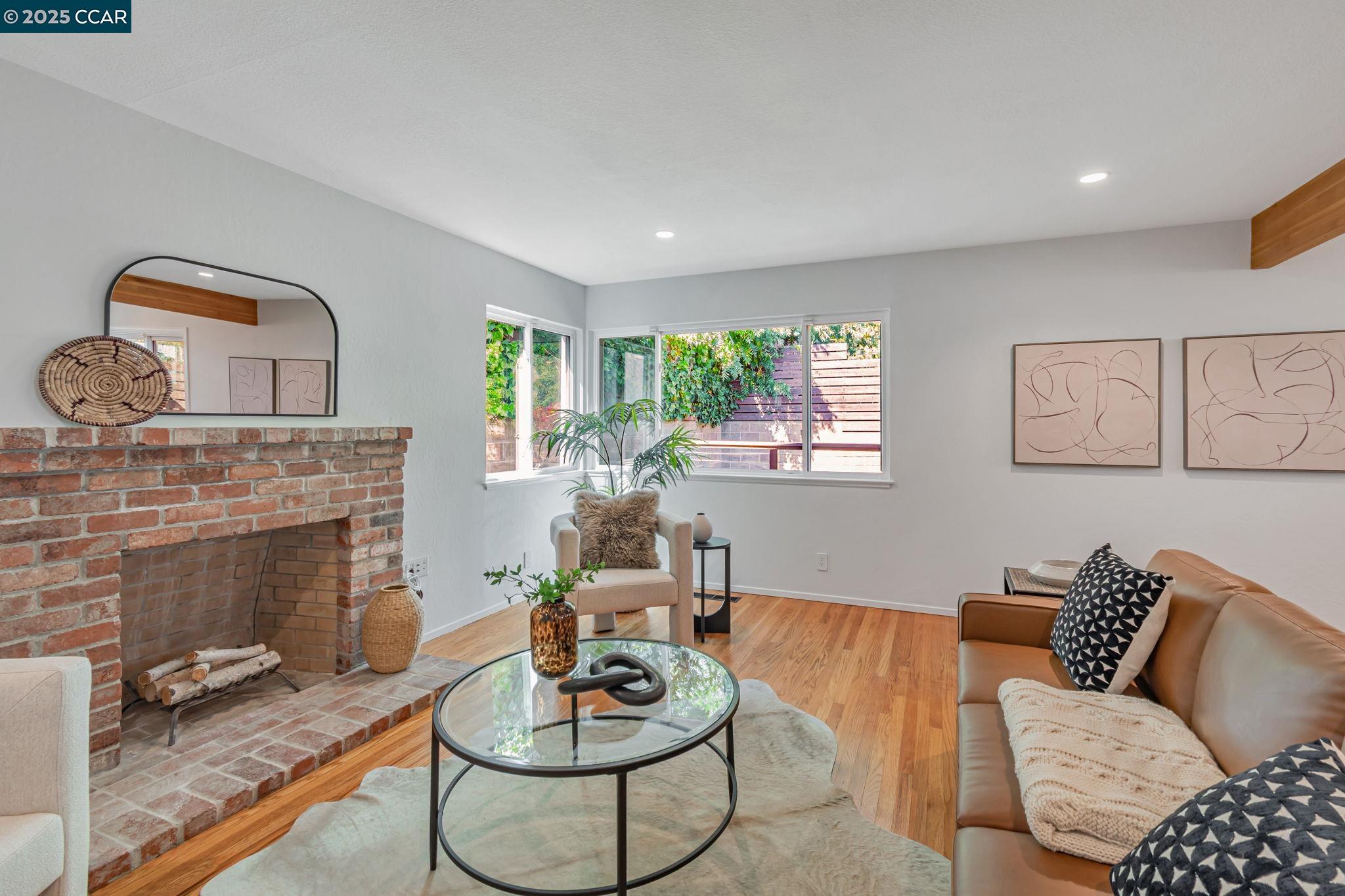 Detail Gallery Image 5 of 34 For 3620 Harbor View Ave, Oakland,  CA 94619 - 3 Beds | 2 Baths