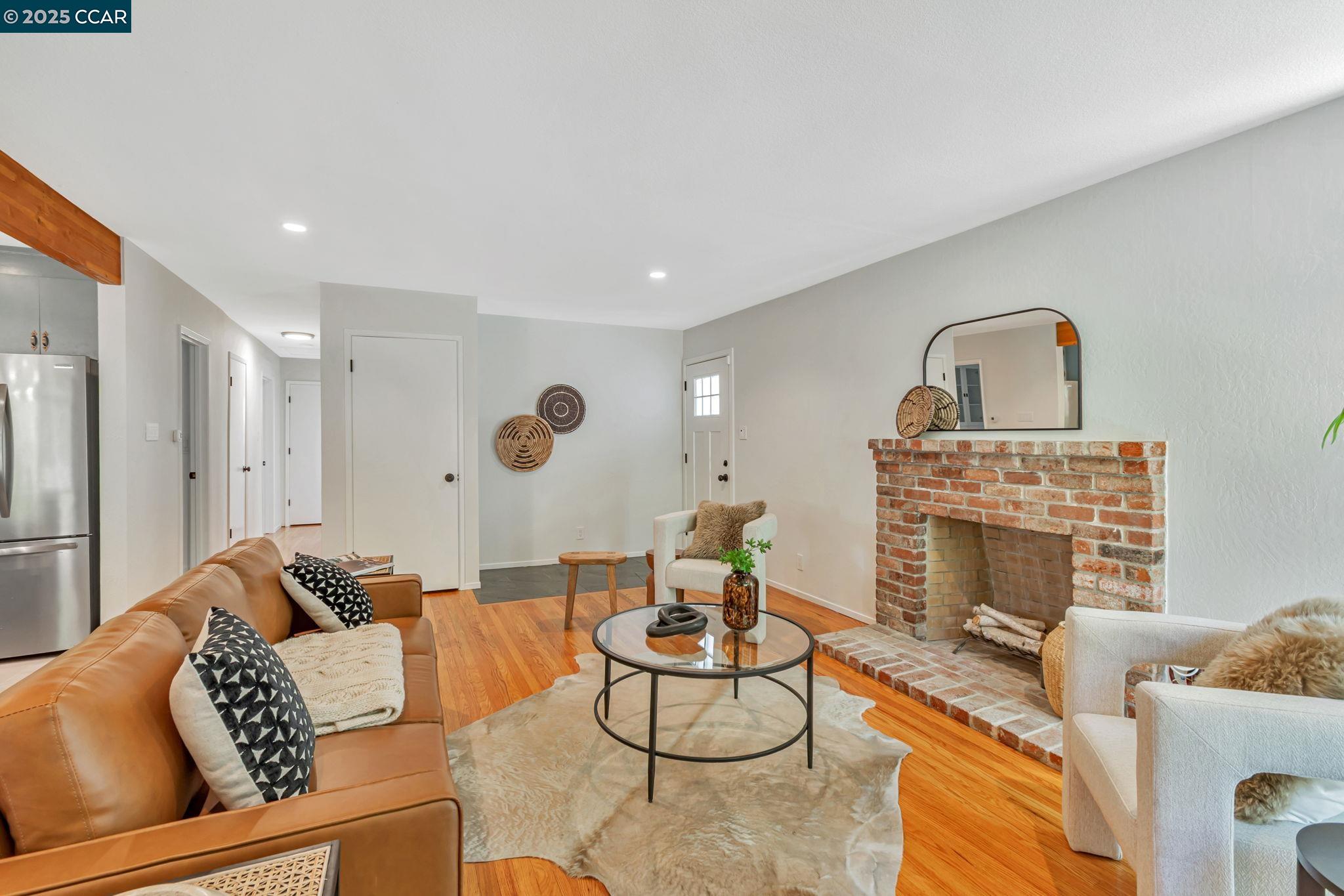 Detail Gallery Image 6 of 34 For 3620 Harbor View Ave, Oakland,  CA 94619 - 3 Beds | 2 Baths