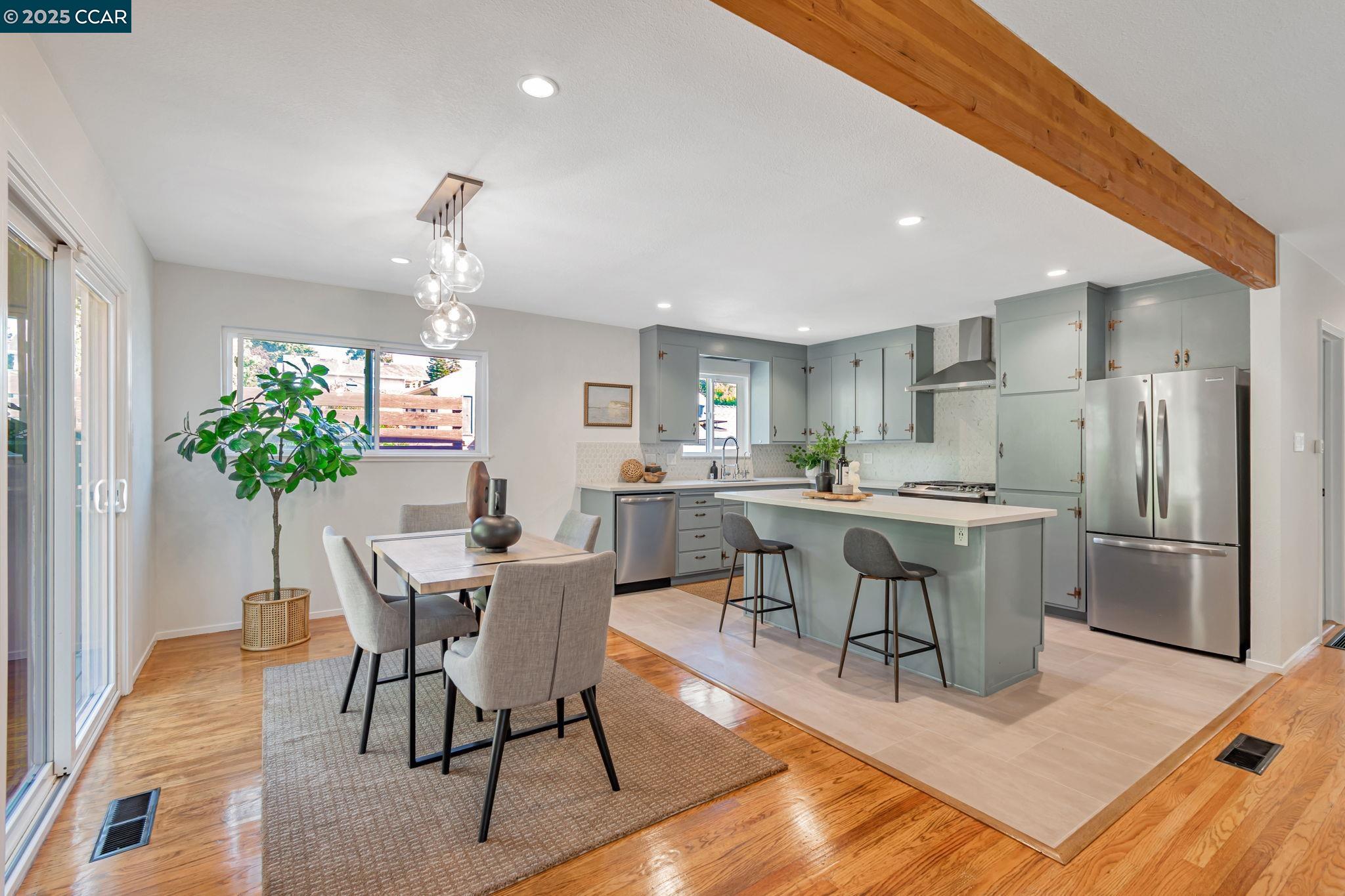 Detail Gallery Image 7 of 34 For 3620 Harbor View Ave, Oakland,  CA 94619 - 3 Beds | 2 Baths