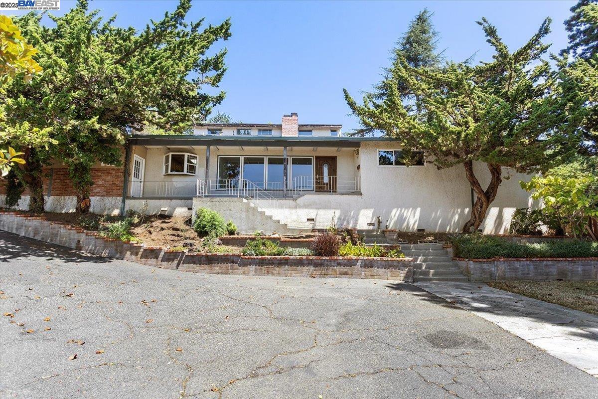 Detail Gallery Image 1 of 60 For 3491 Middleton Ave, Castro Valley,  CA 94546 - 5 Beds | 3/1 Baths