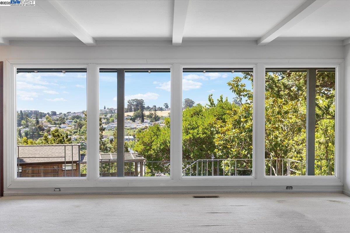 Detail Gallery Image 11 of 60 For 3491 Middleton Ave, Castro Valley,  CA 94546 - 5 Beds | 3/1 Baths