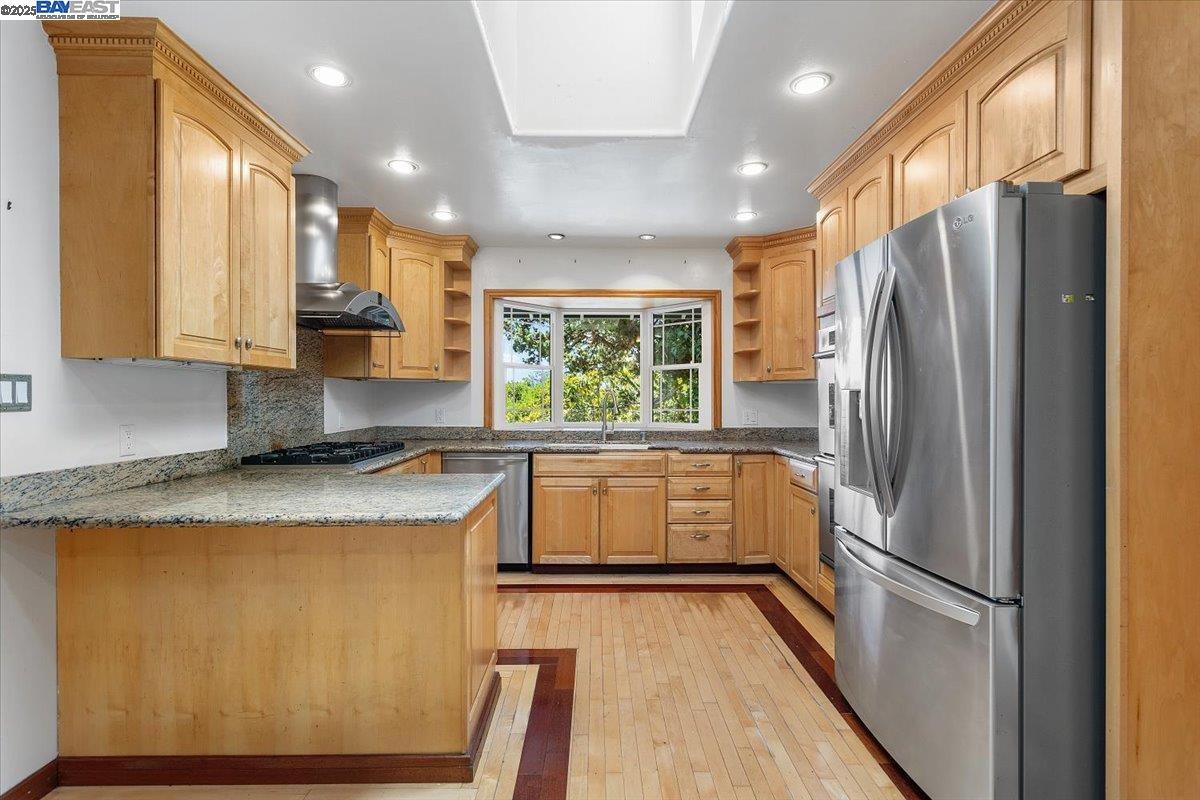 Detail Gallery Image 14 of 60 For 3491 Middleton Ave, Castro Valley,  CA 94546 - 5 Beds | 3/1 Baths