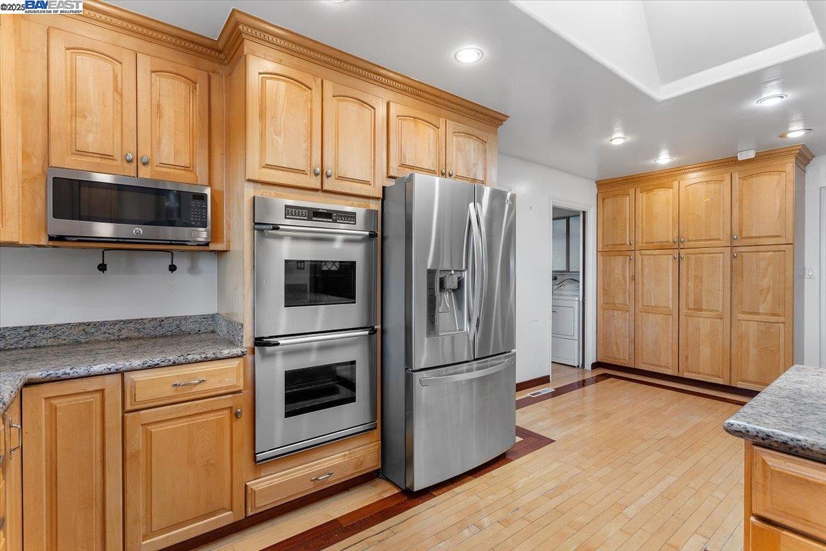 Detail Gallery Image 17 of 60 For 3491 Middleton Ave, Castro Valley,  CA 94546 - 5 Beds | 3/1 Baths