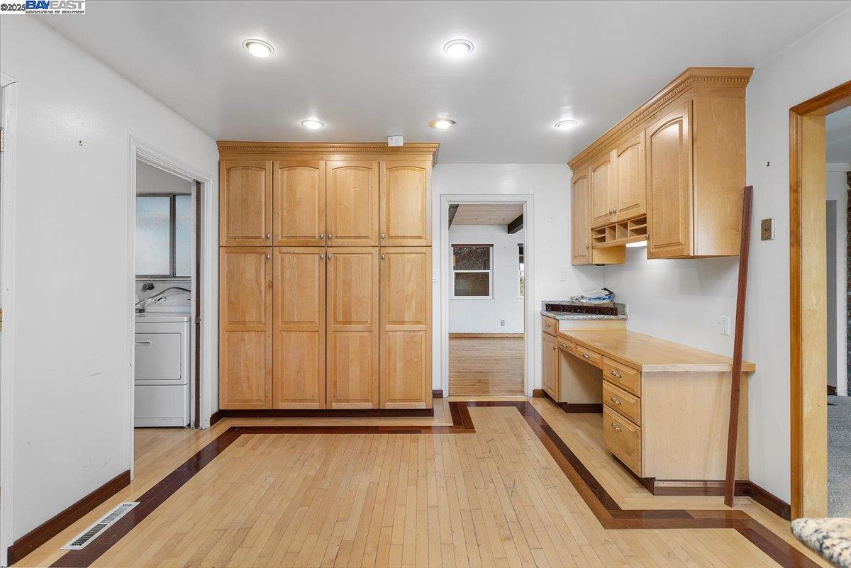 Detail Gallery Image 18 of 60 For 3491 Middleton Ave, Castro Valley,  CA 94546 - 5 Beds | 3/1 Baths