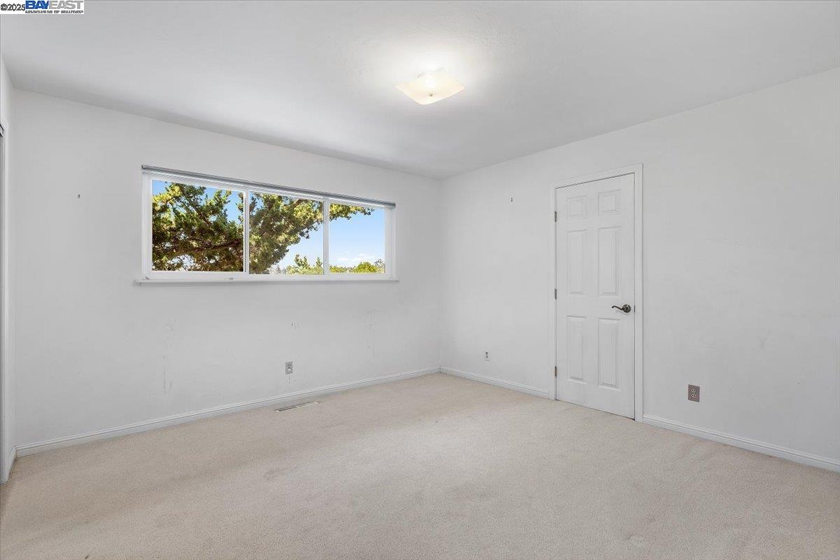 Detail Gallery Image 28 of 60 For 3491 Middleton Ave, Castro Valley,  CA 94546 - 5 Beds | 3/1 Baths