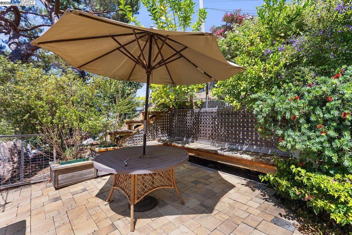 Detail Gallery Image 4 of 60 For 3491 Middleton Ave, Castro Valley,  CA 94546 - 5 Beds | 3/1 Baths
