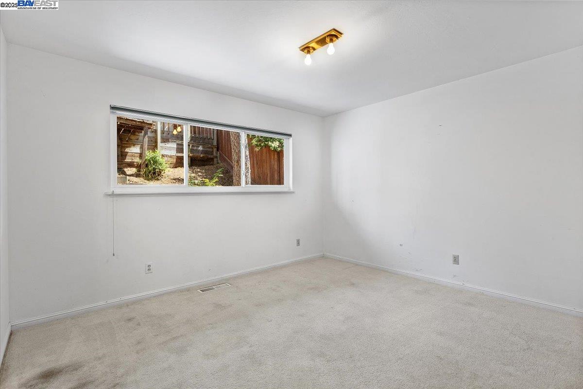 Detail Gallery Image 31 of 60 For 3491 Middleton Ave, Castro Valley,  CA 94546 - 5 Beds | 3/1 Baths