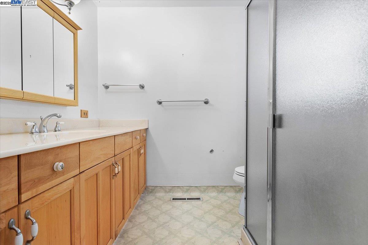 Detail Gallery Image 33 of 60 For 3491 Middleton Ave, Castro Valley,  CA 94546 - 5 Beds | 3/1 Baths