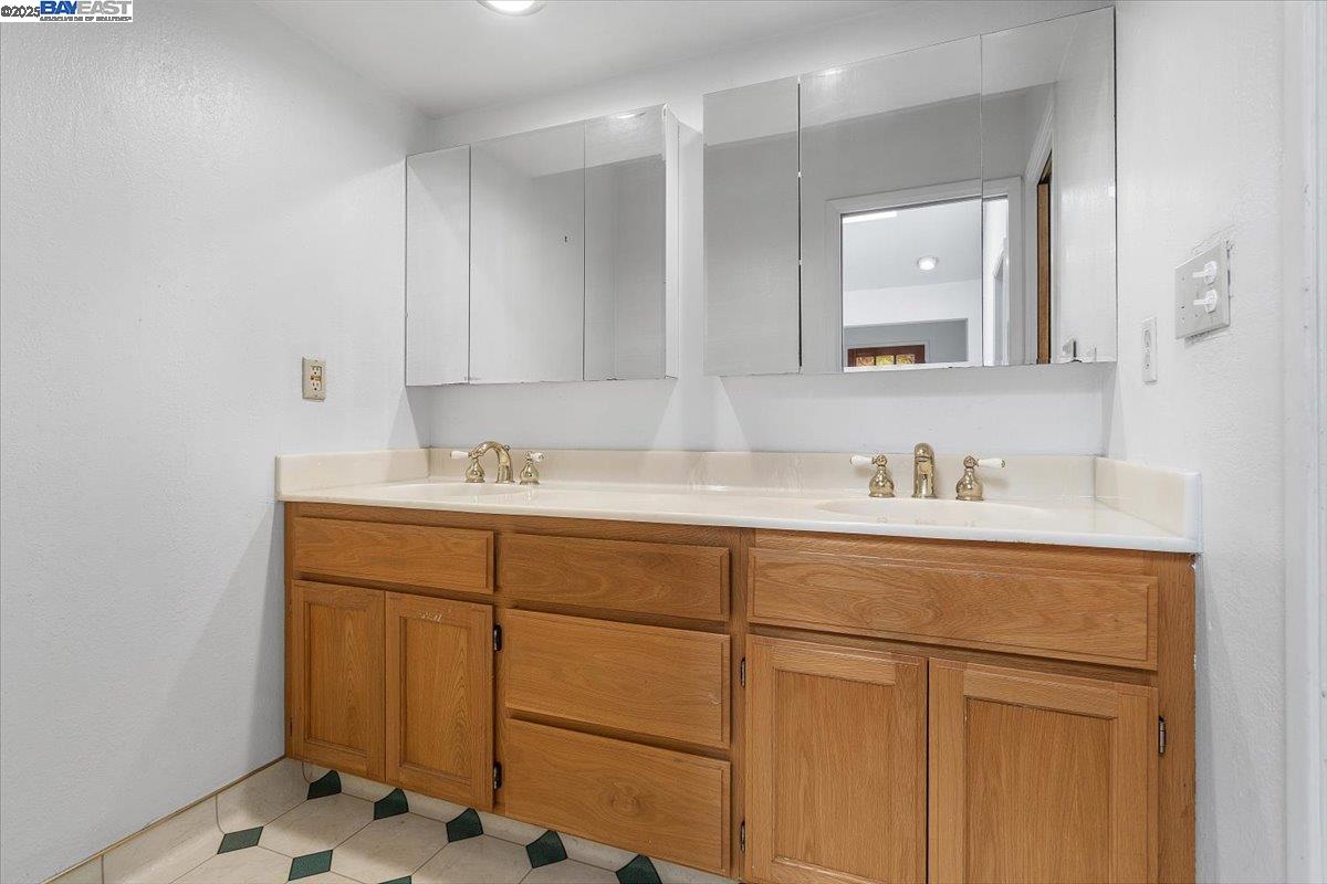 Detail Gallery Image 37 of 60 For 3491 Middleton Ave, Castro Valley,  CA 94546 - 5 Beds | 3/1 Baths