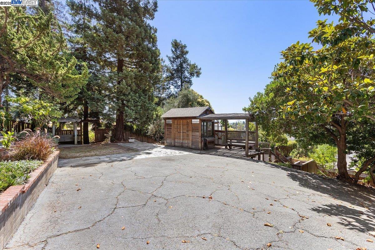 Detail Gallery Image 50 of 60 For 3491 Middleton Ave, Castro Valley,  CA 94546 - 5 Beds | 3/1 Baths
