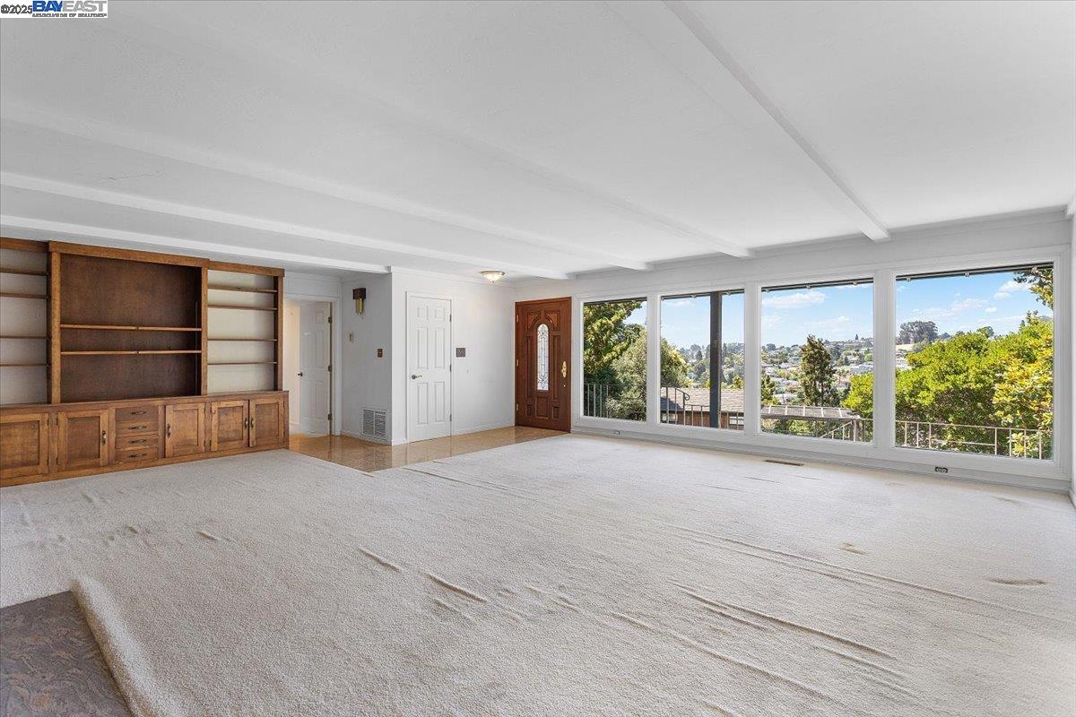 Detail Gallery Image 9 of 60 For 3491 Middleton Ave, Castro Valley,  CA 94546 - 5 Beds | 3/1 Baths