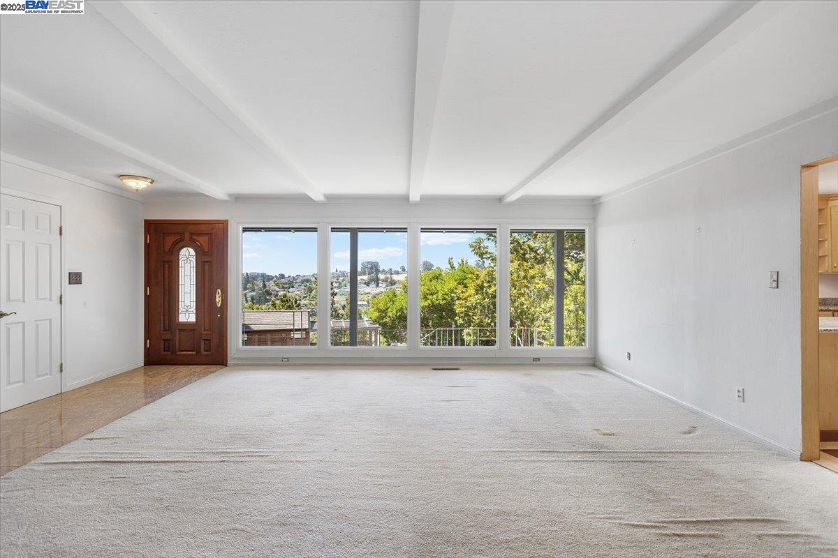 Detail Gallery Image 10 of 60 For 3491 Middleton Ave, Castro Valley,  CA 94546 - 5 Beds | 3/1 Baths