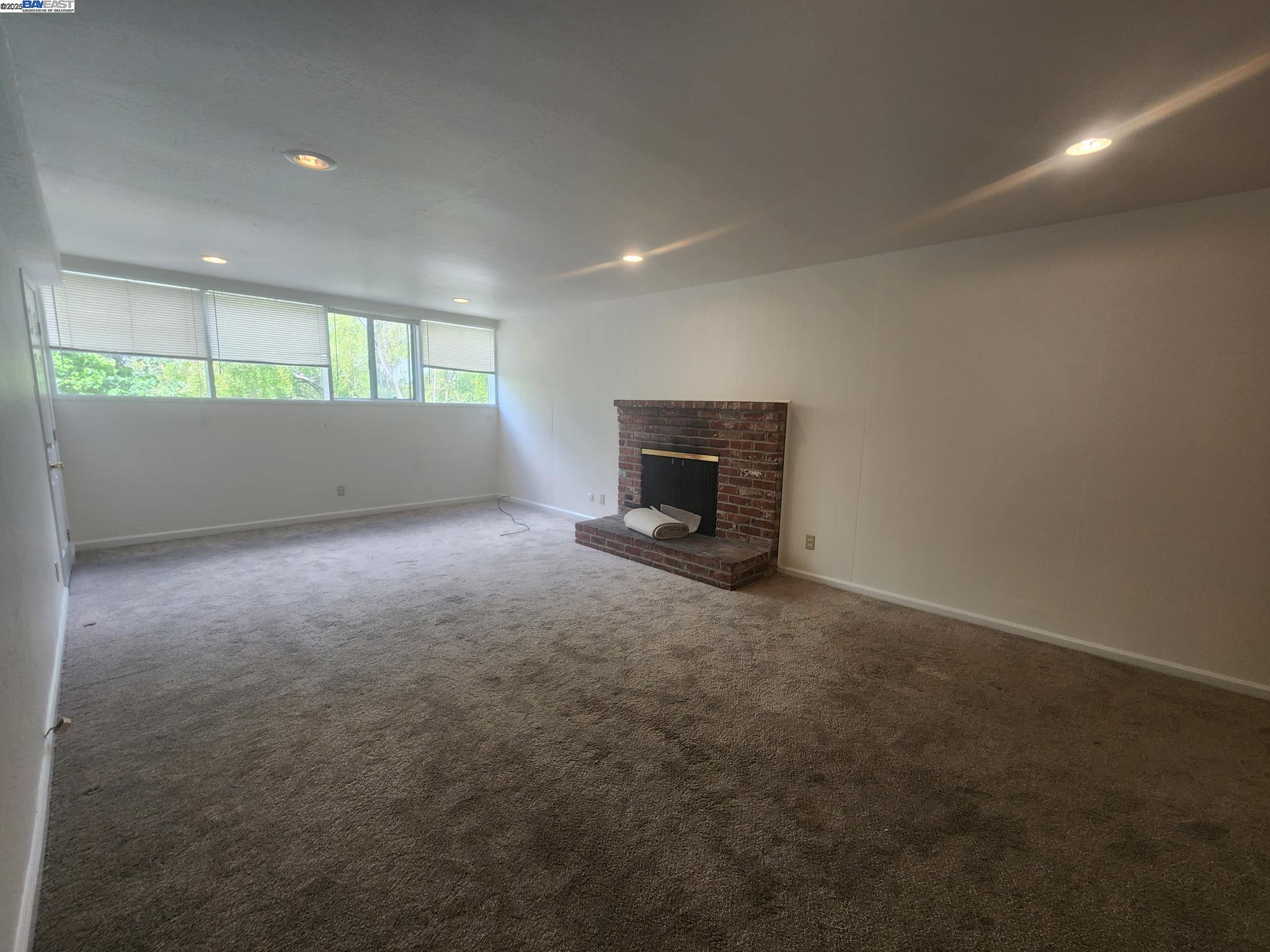 Detail Gallery Image 7 of 20 For 18751 Center St, Castro Valley,  CA 94546 - 3 Beds | 3 Baths