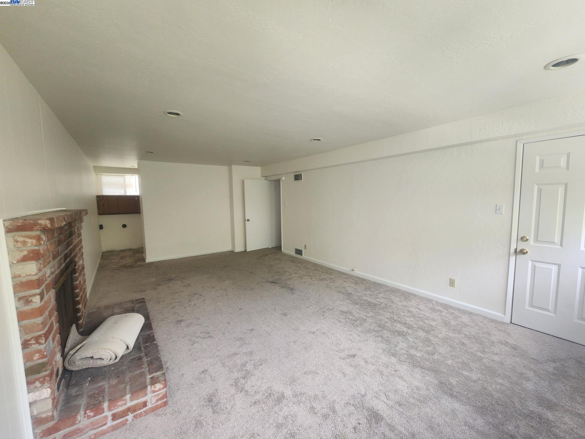 Detail Gallery Image 8 of 20 For 18751 Center St, Castro Valley,  CA 94546 - 3 Beds | 3 Baths