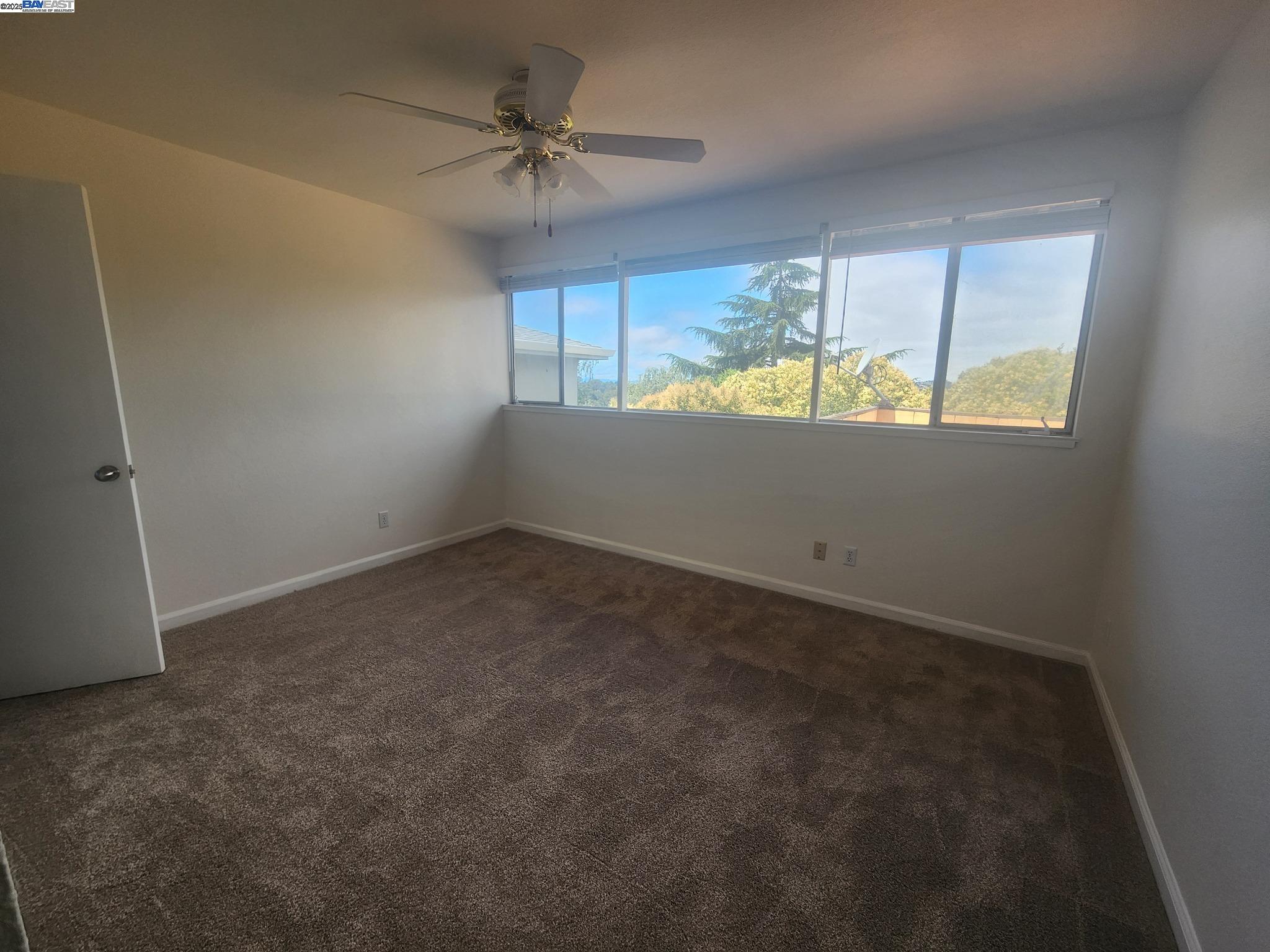 Detail Gallery Image 10 of 20 For 18751 Center St, Castro Valley,  CA 94546 - 3 Beds | 3 Baths
