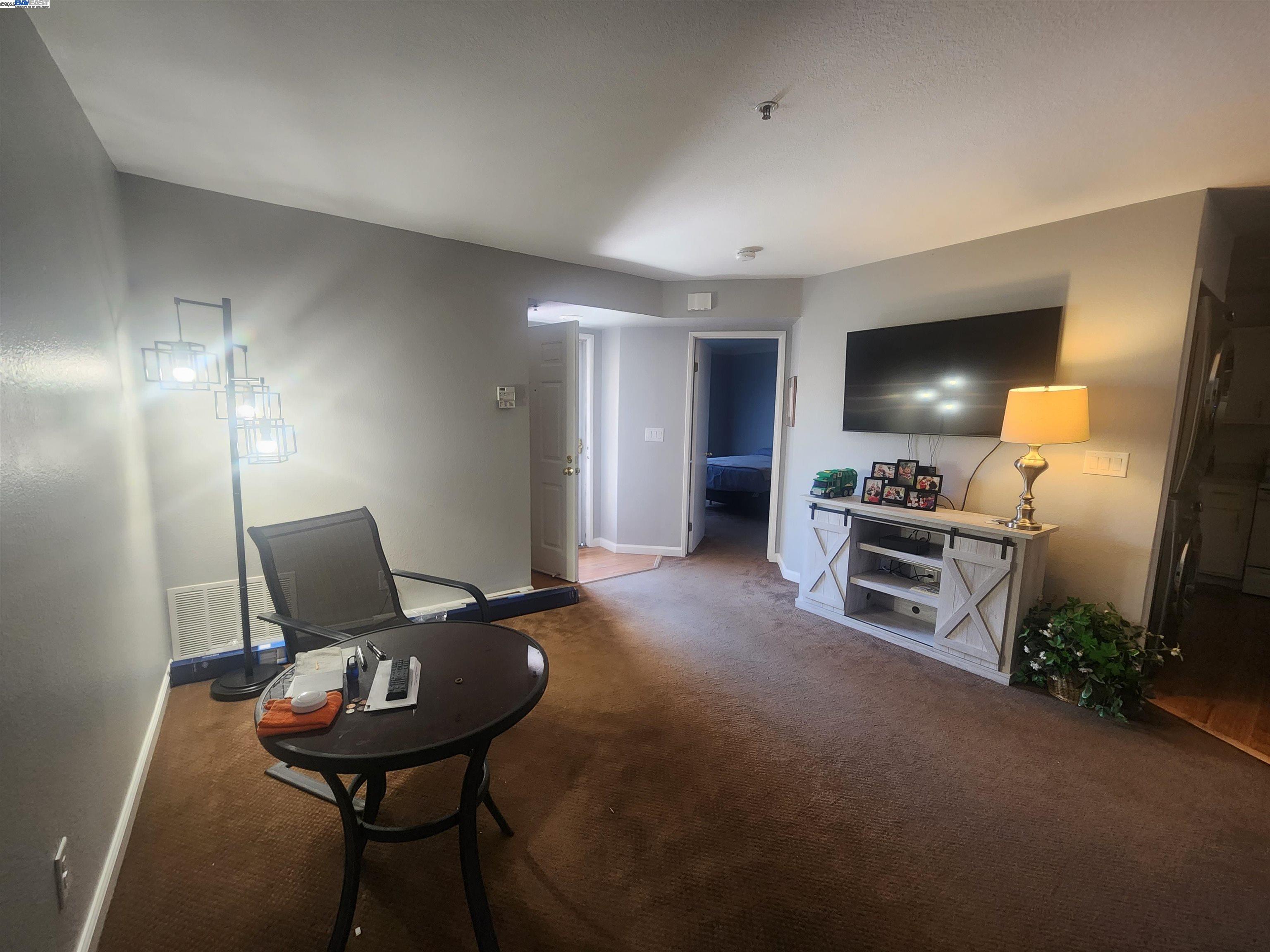 Detail Gallery Image 3 of 17 For 342 Chris Cmn #101,  Livermore,  CA 94550 - 1 Beds | 1 Baths