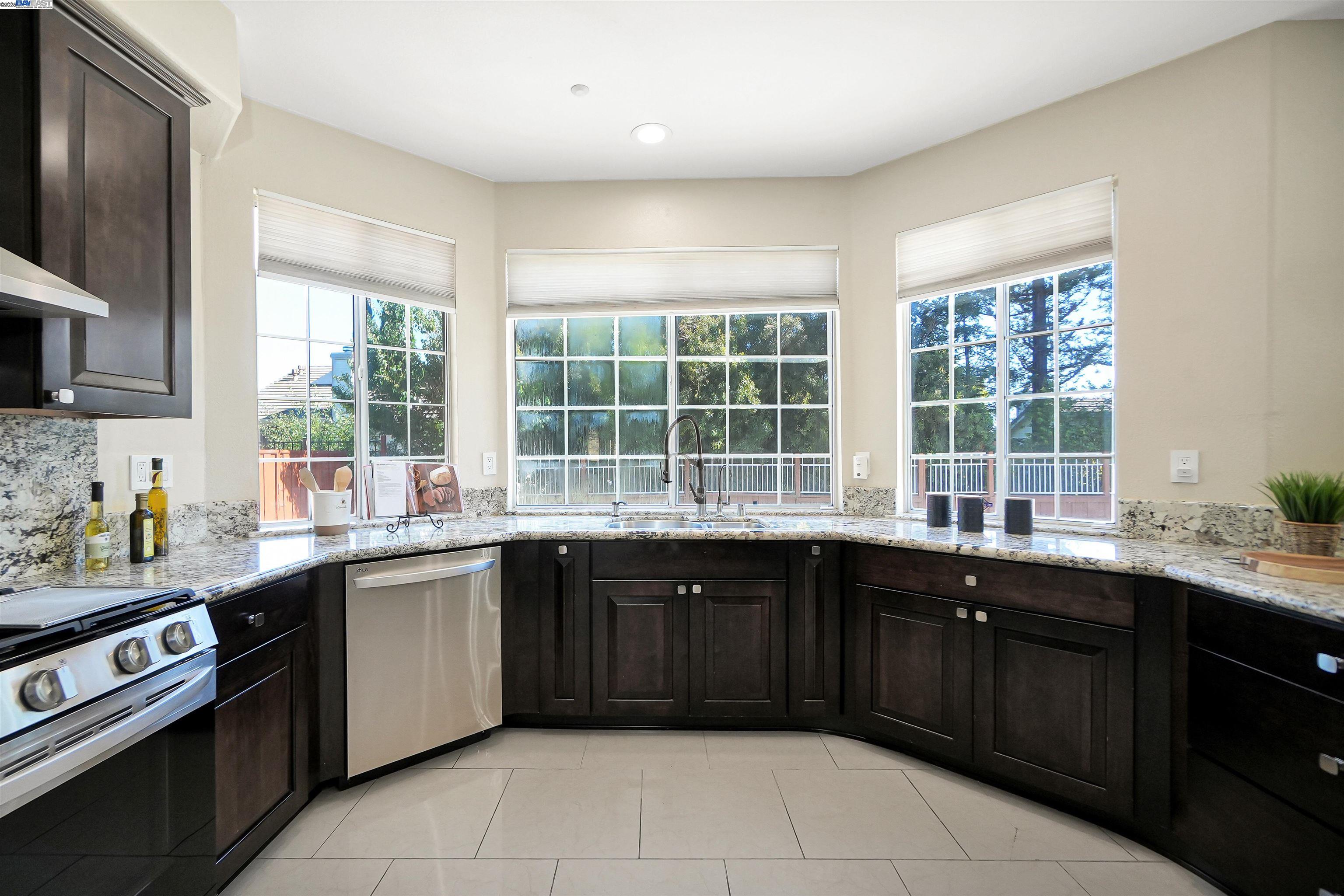 Detail Gallery Image 7 of 50 For 3473 Edinburgh Dr, Livermore,  CA 94551 - 6 Beds | 3 Baths