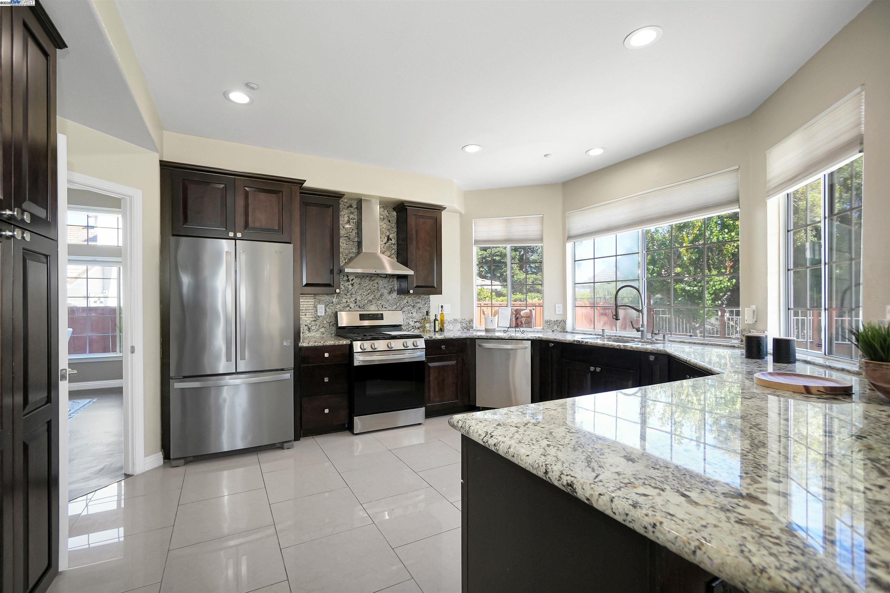 Detail Gallery Image 8 of 50 For 3473 Edinburgh Dr, Livermore,  CA 94551 - 6 Beds | 3 Baths