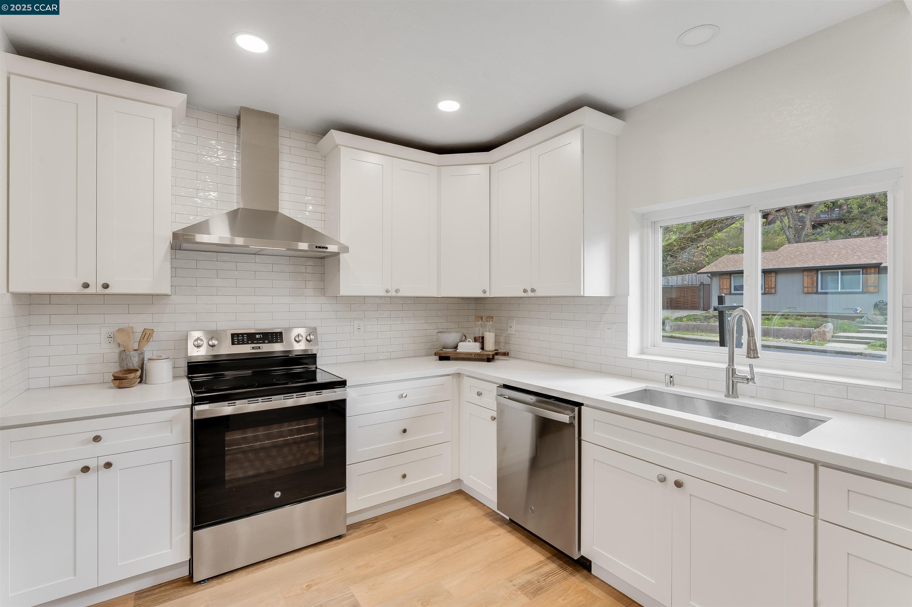 Detail Gallery Image 10 of 28 For 356 Kottinger Dr, Pleasanton,  CA 94566 - 4 Beds | 2 Baths