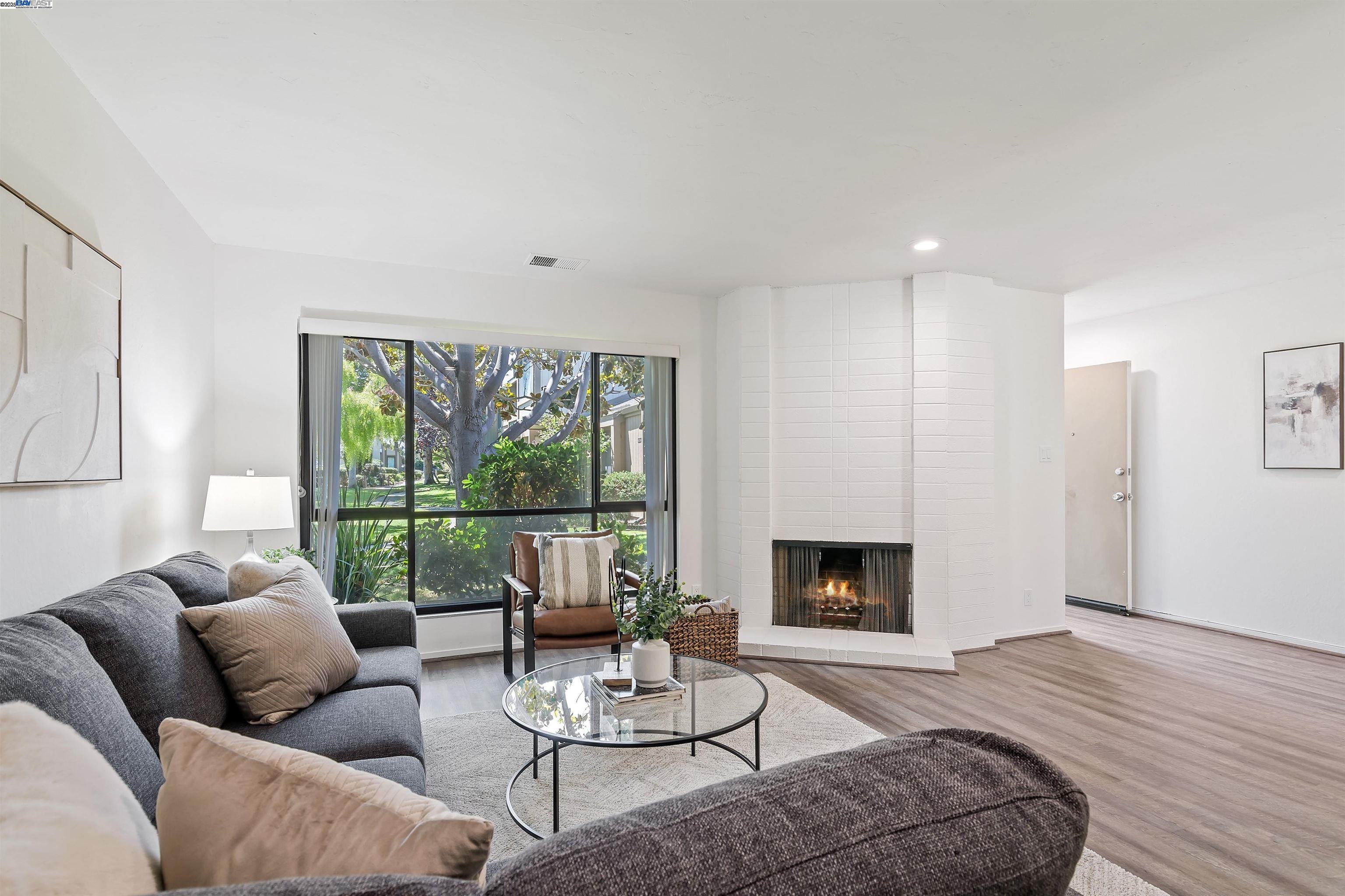 Photo #8: 41108459 Listing: Photo #8
