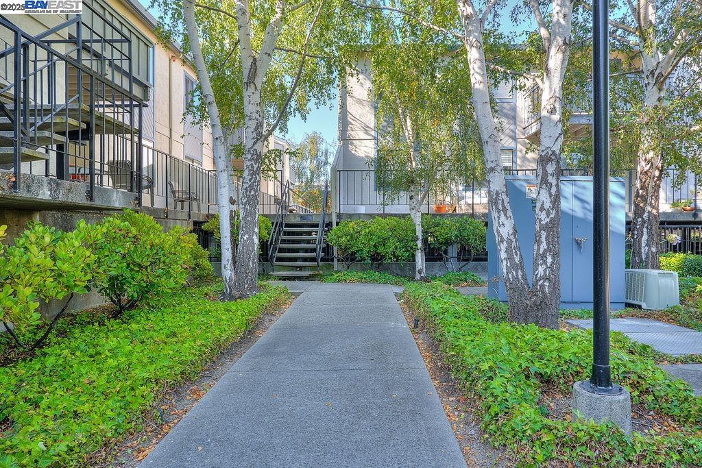 Detail Gallery Image 17 of 22 For 845 Woodside Way #111,  San Mateo,  CA 94401 - 2 Beds | 2 Baths