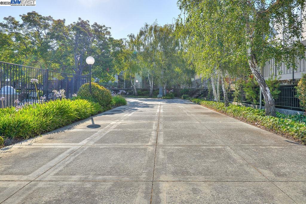 Detail Gallery Image 18 of 22 For 845 Woodside Way #111,  San Mateo,  CA 94401 - 2 Beds | 2 Baths