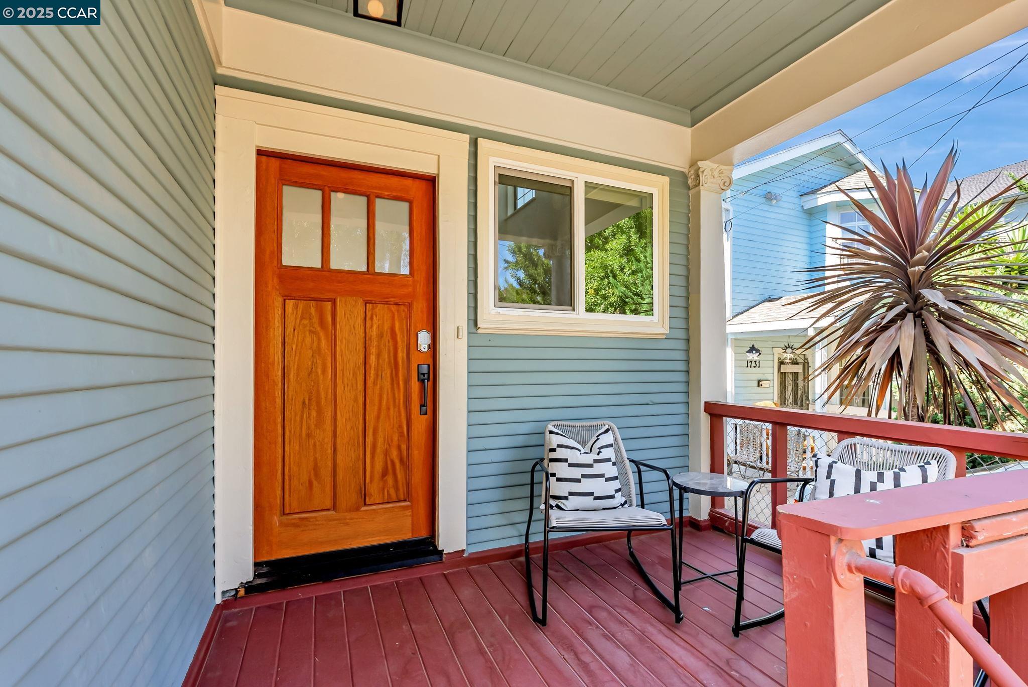 Detail Gallery Image 2 of 31 For 1727 9th St, Oakland,  CA 94607 - 4 Beds | 2/1 Baths